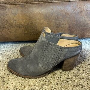 Steve Madden Mertta Gray Suede Mules Size 10